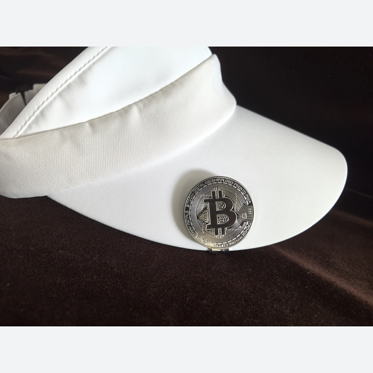 Two-Piece Golf Ball Marker - Magnetic Hat Clip - Golf Ball Marker - Easy-To-Use Golf Accessories for Locating Balls on The Green, Perfect Gift for Golf Lovers